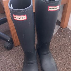 Black hunter boots